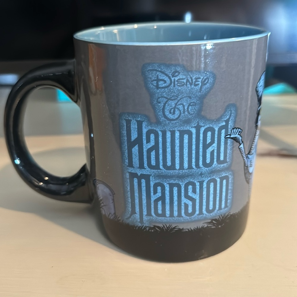 Disney Haunted Mansion Hitchhiking Ghosts 20oz ceramic Mug NWOT